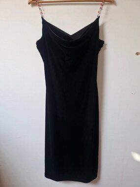 Retro-style midnight dress, from the BHS brand, in black color.